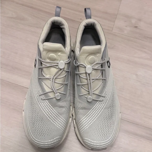 On Running Cloud X Z5 Sneakers ice/Cream Colorway Size: 11